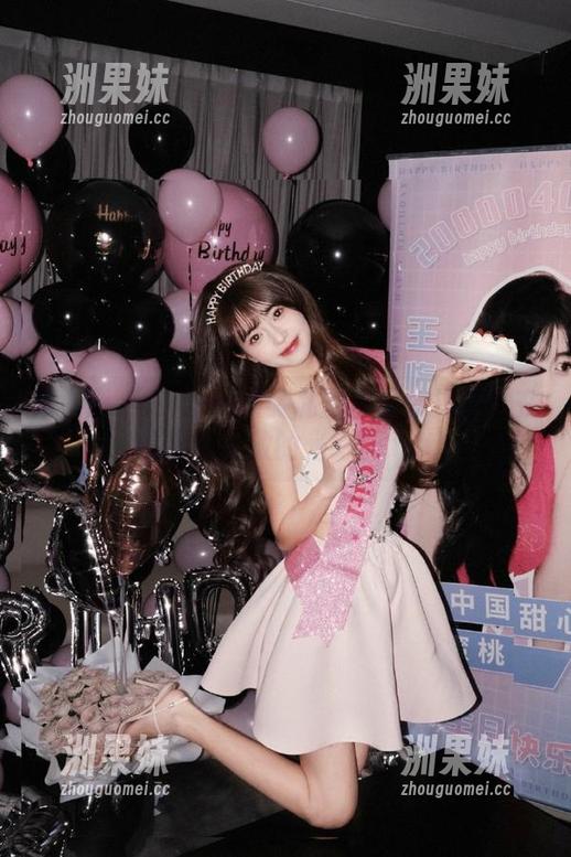 秀人网 - Arude薇薇私拍写真大揭秘：在礼服里绽放的光彩！.txt