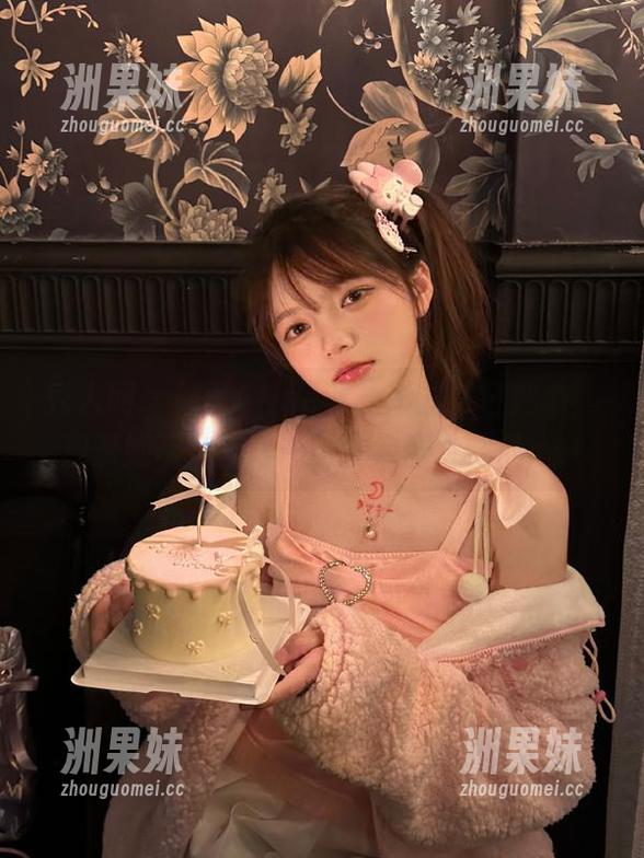 秀人网 - 体验Elise谭晓彤的夏日魅力，观看她带来的每一张精致图片作品.txt
