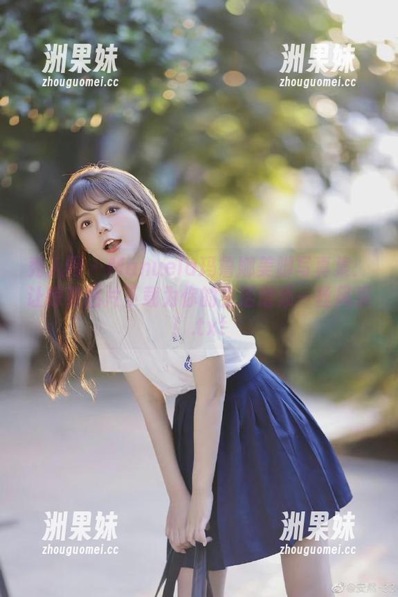 秀人网 - Manuela玛鲁娜美脚写真集：让惊艳图片下载为你的生活增添一丝风采！.txt