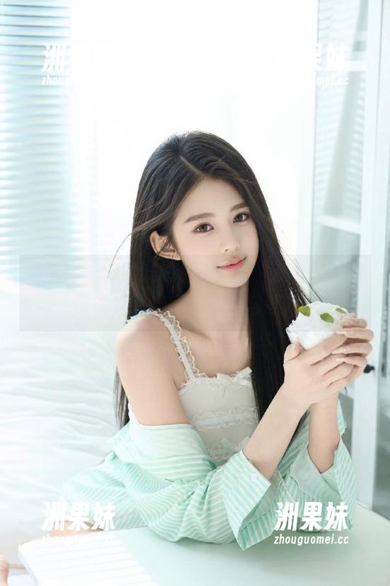 秀人网 - 南初妹妹最新写真“秘密”曝光，原图传递出无限可能与魅力.txt