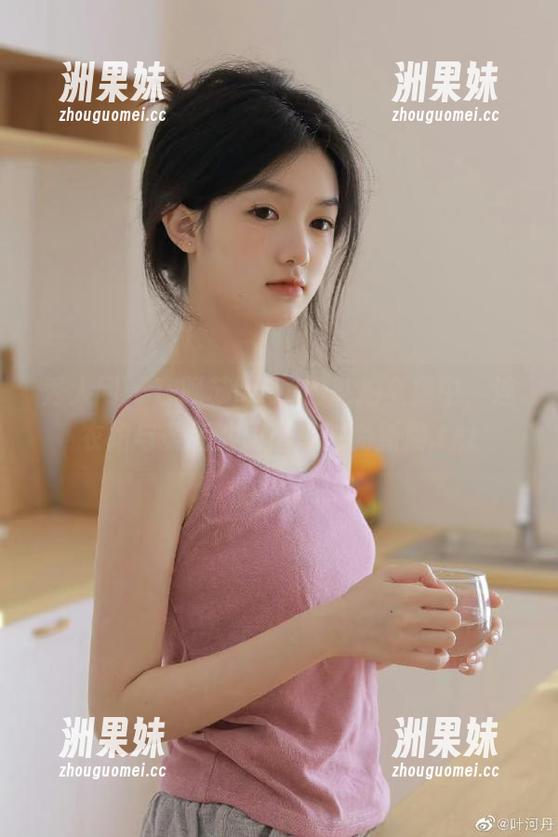 秀人网 - 在晚苏susu的私拍全集中，连衣裙与美图共同谱写时尚新篇.txt
