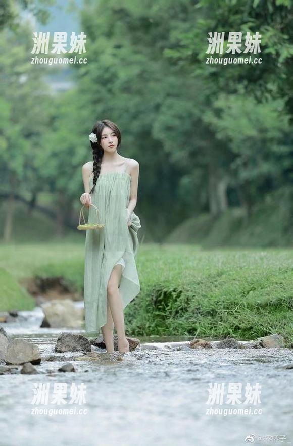 秀人网 - 月野兔美妞奇幻丝袜照片合集，让你沉浸在她的美丽世界中！.txt