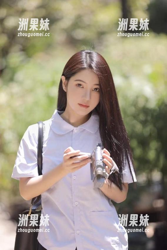 秀人网 - 展示李丽莎护士写真：原图打造的艺术与生活的完美结合.txt