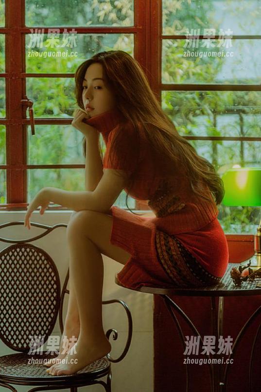 秀人网 - 果儿Victoria在西双版纳的最新旅拍图册，感受多彩的热带风情.txt