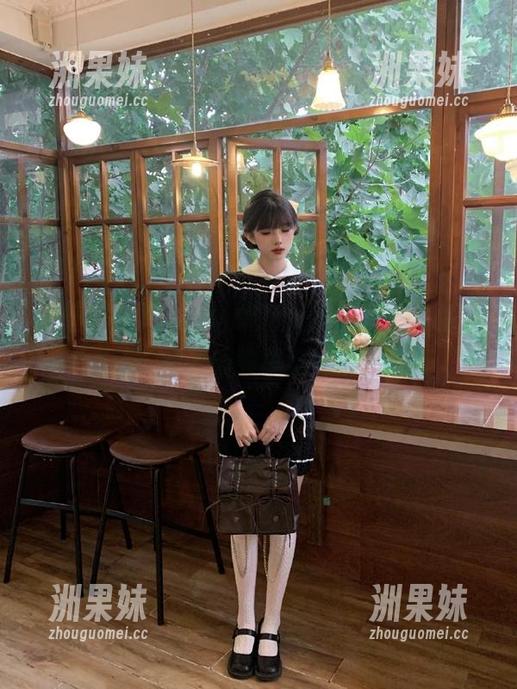 秀人网 - 精选楚恬Olivia教室写真，捕捉那一瞬间的纯真与专注.txt