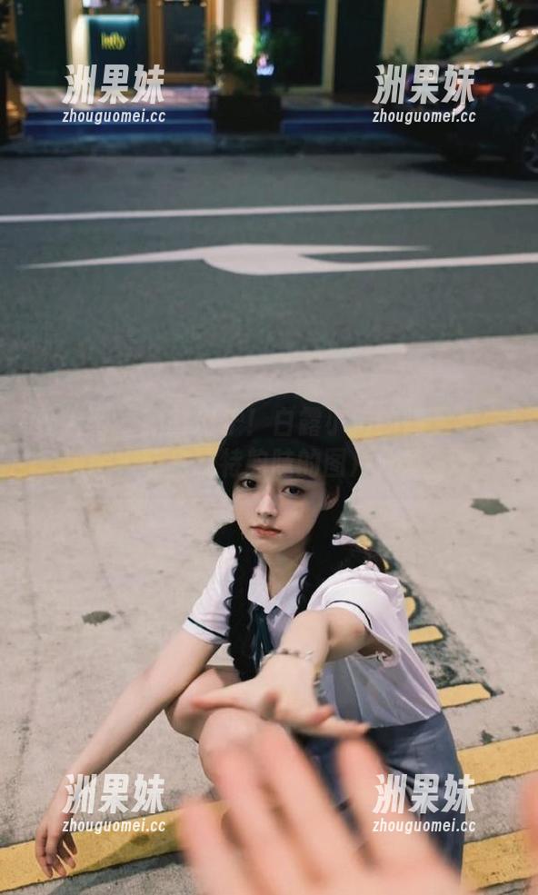 秀人网 - 新鲜出炉！白露小猪的裸足写真原图，带来独特韵味的图片分享.txt