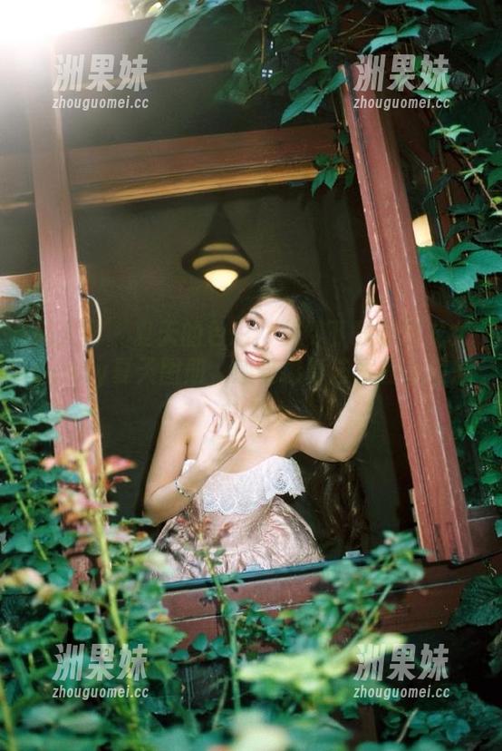 秀人网 - 夏天的色彩：免费下载盼盼龙女sunny夏天图册，感受摄影艺术的无限魅力.txt