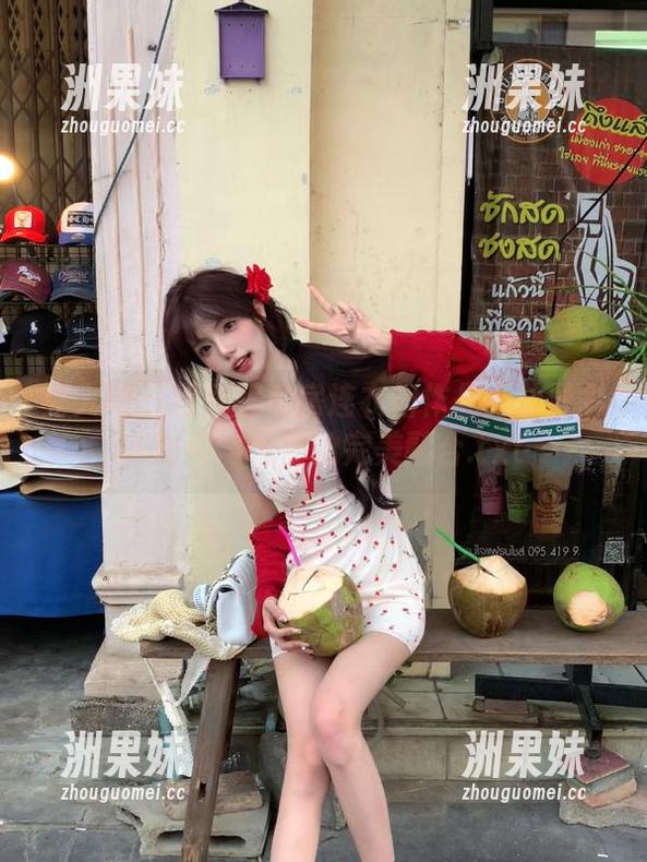 秀人网 - 程程程私房连衣裙作品大放异彩，时尚与气质的完美融合.txt