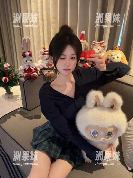 秀人网 - 观看程程程的户外写真，感受每一张图片蕴含的自由与无限的可能性。.txt