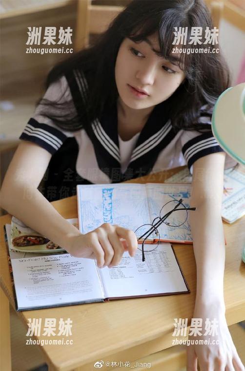 秀人网 - 全套眼镜图集大公开：鱼尾fish博主带你走进时尚与创意的世界！.txt