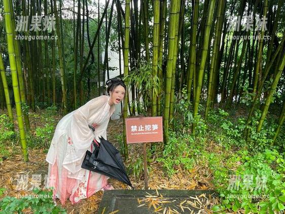 快来在线发现秋和柯基的JK写真全集，感受时光流转的艺术之美！.txt