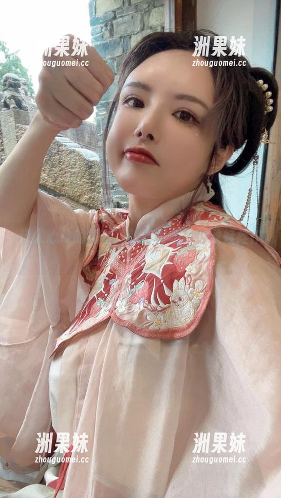 让人心动的福利！秋和柯基的精致娃娃作品写真分享.txt