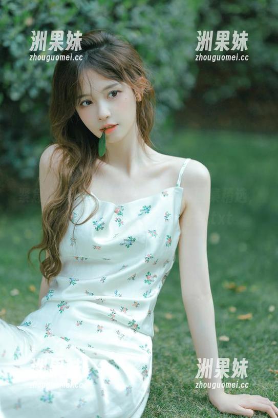 紧急企划 - 龙崎聆音丝袜写真图集精选，演绎时尚与妩媚的完美结合.txt