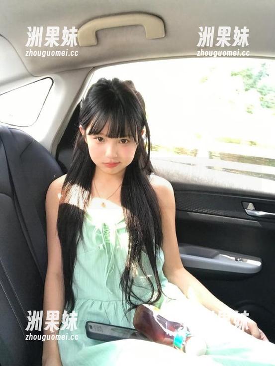 美媛馆 - AngelaLee李玲的可爱私拍合集：尽享她的青春气息与活泼灵动.txt