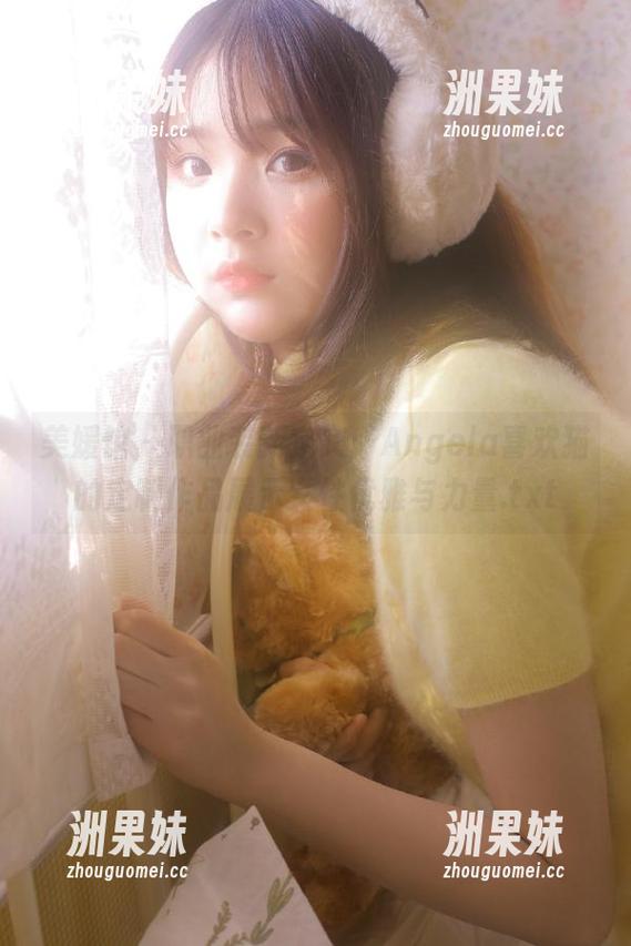 美媛馆 - 职业装新定义：Angela喜欢猫的定制作品展示女性优雅与力量.txt