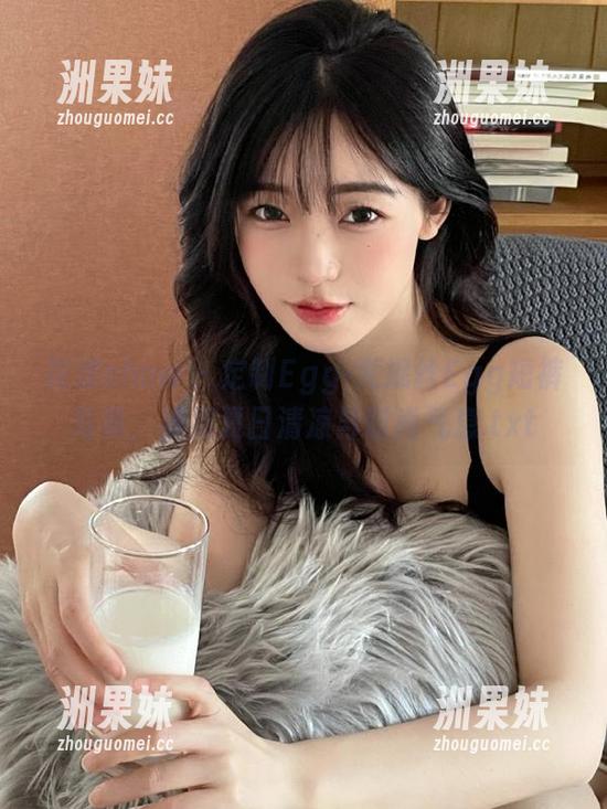 花漾show - 定制Egg-尤妮丝Egg短裤写真，捕捉夏日清凉与时尚气息.txt