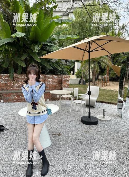 花漾show - 与小海臀一起融入温柔的全套图包，感受她在每张照片中传递的温暖与柔和气息！.txt