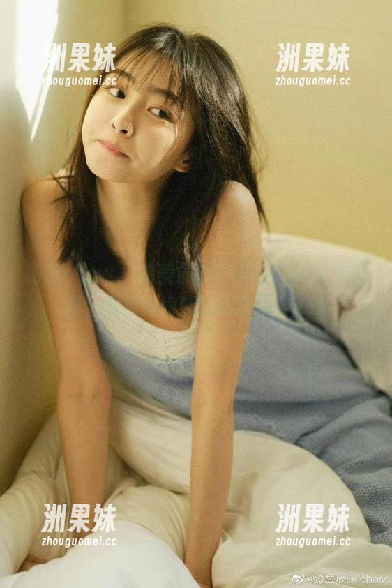 花漾show - 精美最新尤妮丝Egg毛衣写真，掀起时尚潮流的新风向.txt