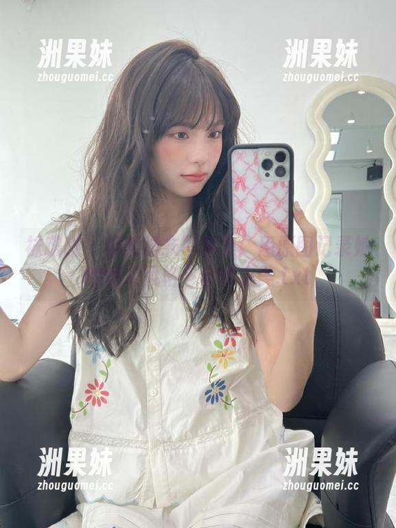 袜啵啵 - 熊熊睡衣写真集：用原图记录她的迷人风格与自然之美.txt