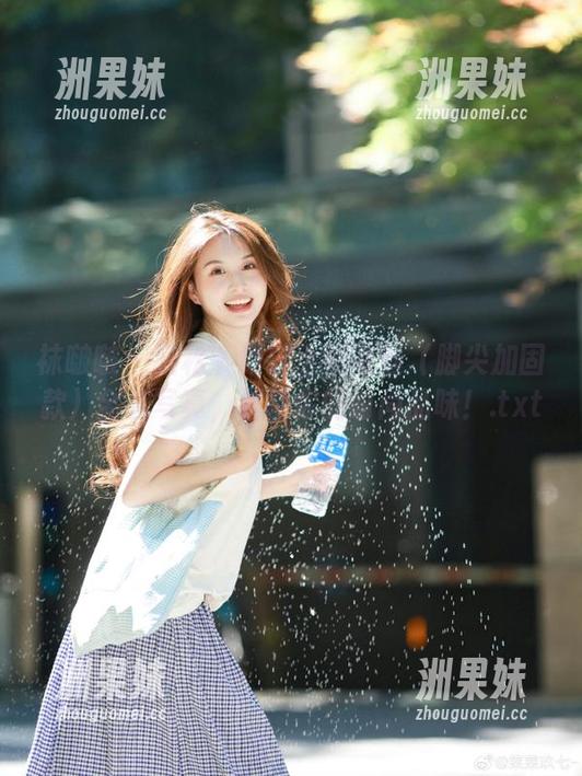 袜啵啵 - 轻松下载芝士短灰丝（脚尖加固款）全套写真，展现你的时尚品味！.txt