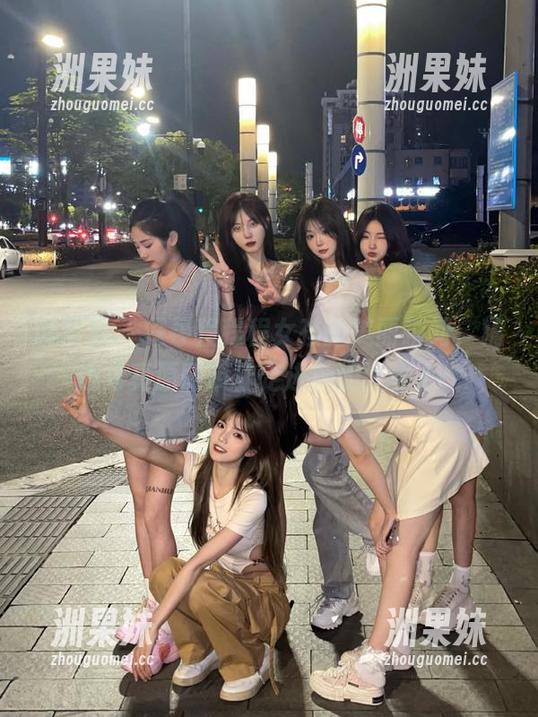 语画界 - 探寻程程程女孩的美丽瞬间，精选写真原图带你走进她的世界.txt