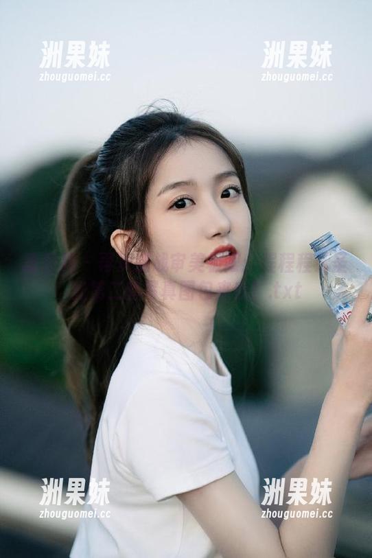语画界 - 再次挑战审美极限：程程程无圣光第二套写真图包来袭！.txt