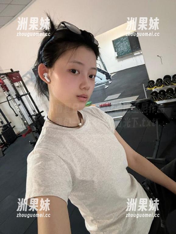 语画界 - 纵情夏日，程程程的比基尼作品分享，让我们一起沉醉于阳光下.txt