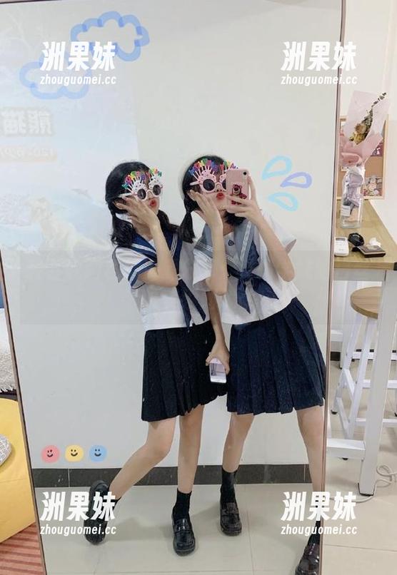 轻兰映画私拍资源分享：黄帽学妹的白丝唯美瞬间.txt