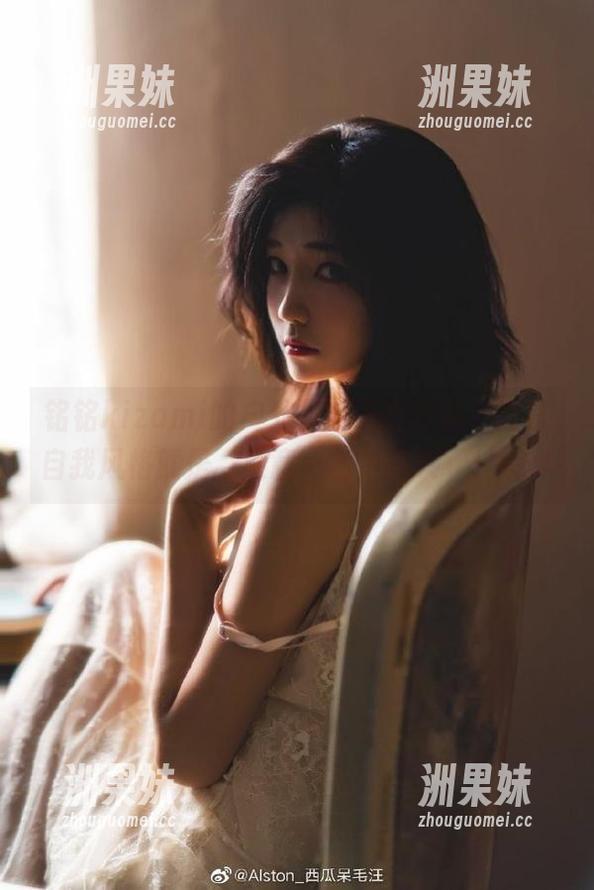 铭铭kizami的户外写真美图作品，直言自我风格就是‘随意’与‘搞笑’！.txt