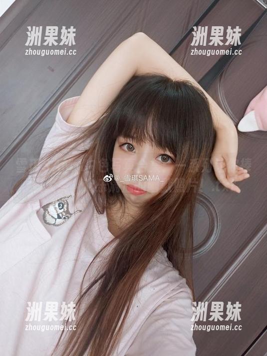 雪琪SAMA白色写真合集：一系列让你捧腹大笑，欢乐满溢的幽默照片！.txt