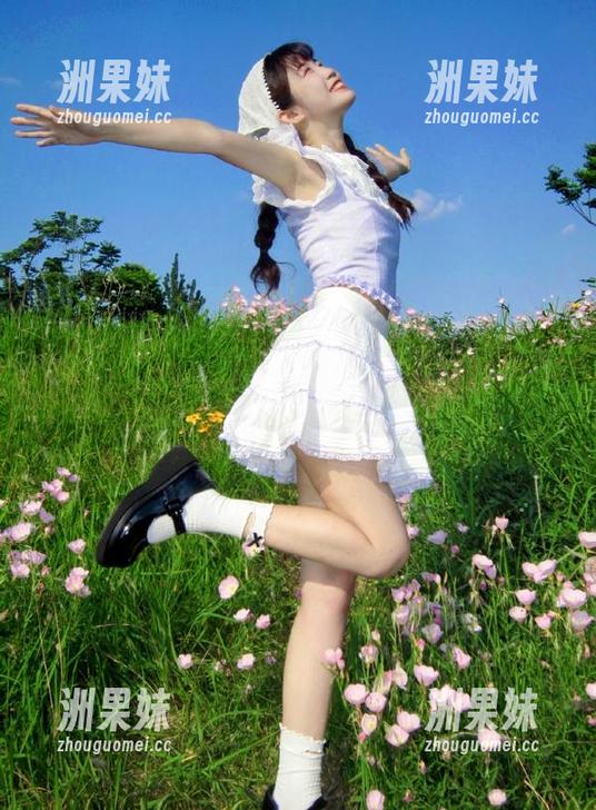 青丘女神 - 高清写真展：妮妮镂空之美，探索镜头下的她的独特故事.txt