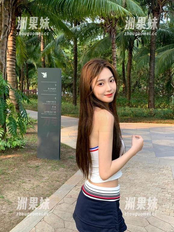 青豆客 - 程彤颜制服写真：图包呈现青春活力与个性的完美碰撞.txt
