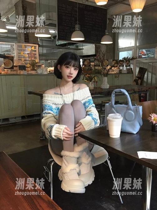 青豆客 - 赏析美昕Yumi比基尼的精选图像，每一帧都赋予了夏日的热情与活力，带你徜徉在阳光之中！.txt