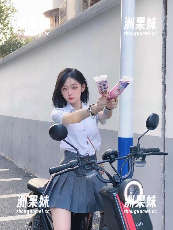 魅妍社 - 高清写真作品：博主丽Yovi诠释白衬衫的多元风格.txt