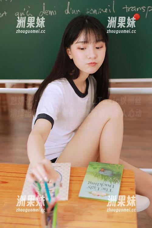 魅妍社 - 高清写真，妲己_Toxic以黑丝演绎出轻盈与优雅的完美结合，令人心动不已.txt