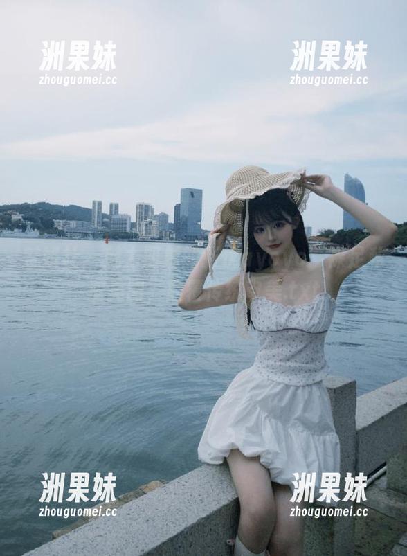 魅妍社 - 魅力四射的张优ayoyo：裸足私房美图，颠覆传统审美.txt